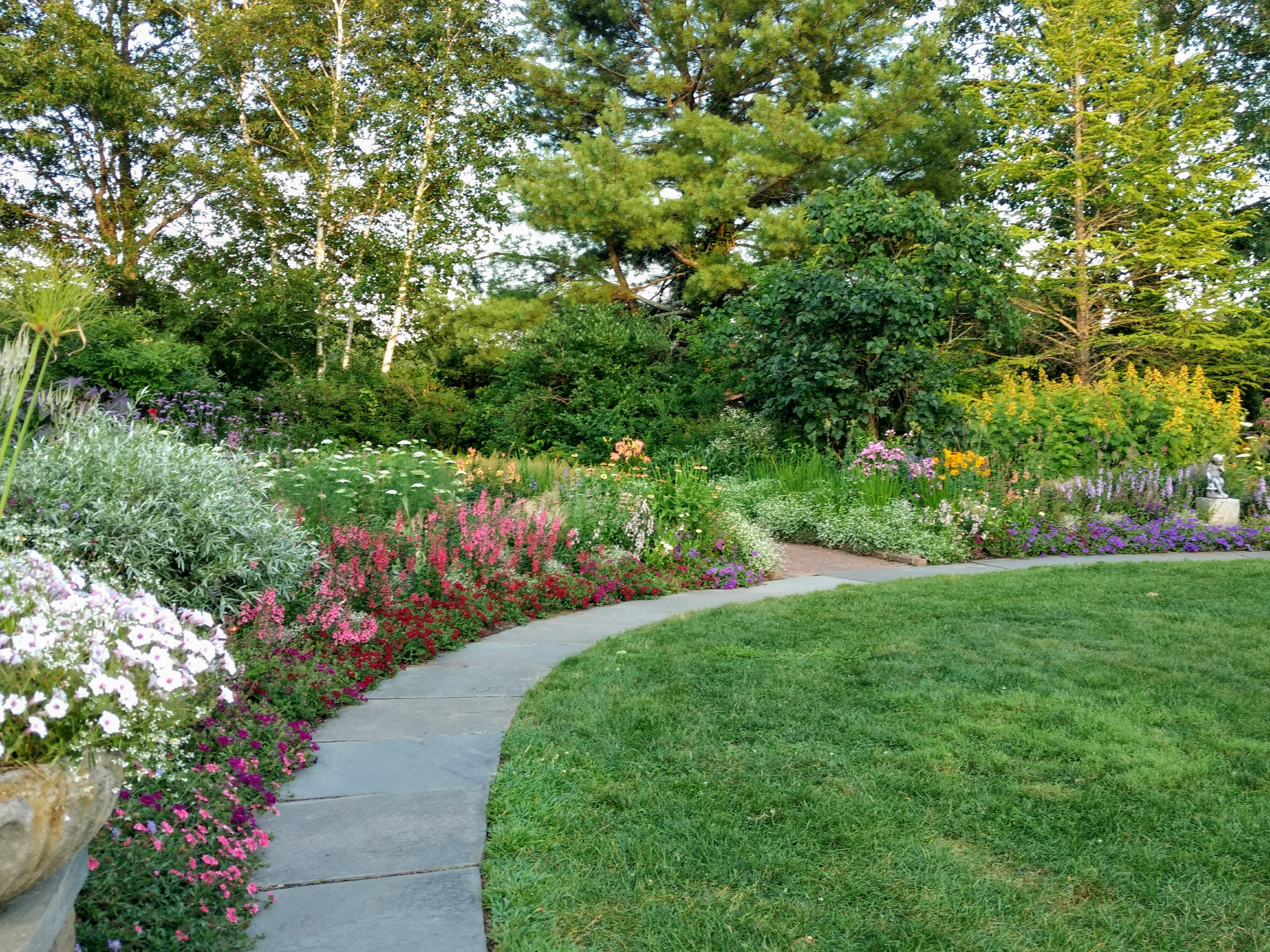 Благоустройство участка частного дома в Южно-Сахалинске и Сахалинской области